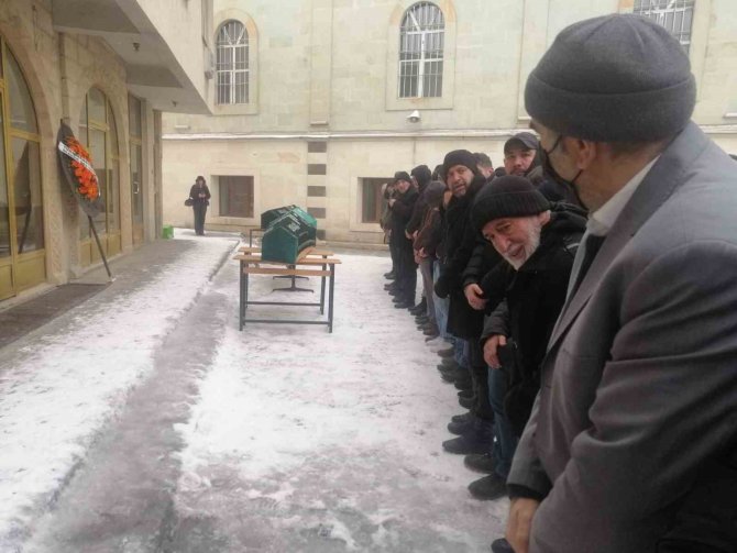Cenazeye Giderken Trafik Kazasında Hayatını Kaybeden 3 Kişi Toprağa Verildi