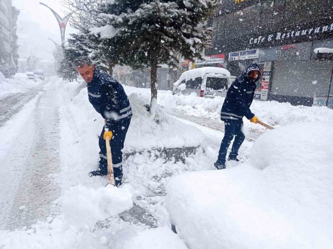 Hakkari Kara Gömüldü