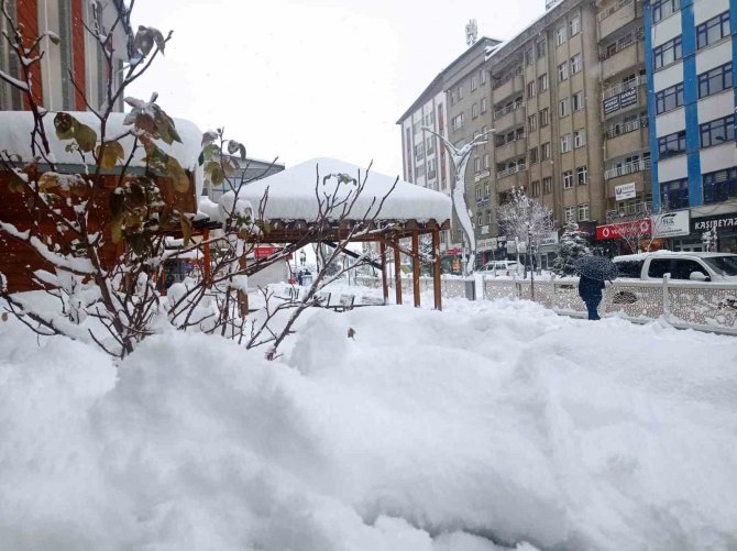 Hakkari Kara Gömüldü
