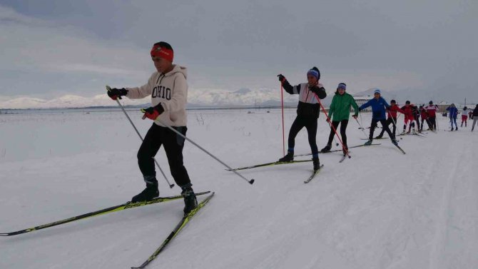 Kar Yağdı, Asfalttan Piste Döndüler