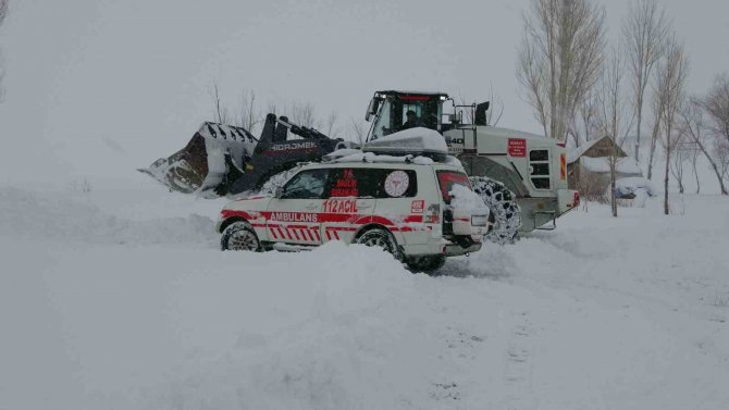 Doğum Hastası Kadın 2 Saatlik Çalışmayla Hastaneye Ulaştırıldı