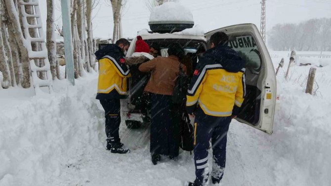 Doğum Hastası Kadın 2 Saatlik Çalışmayla Hastaneye Ulaştırıldı