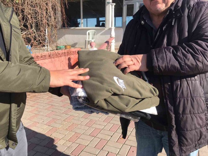 Hayırsever Bir Vatandaş Tarafından Elbise Ve Ayakkabı Bağışı Yapıldı