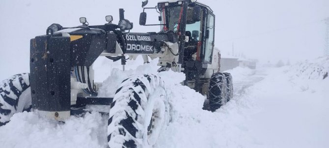 Arıcak İlçesinde Kar Kalınlığı 20 Santimetreyi Geçti