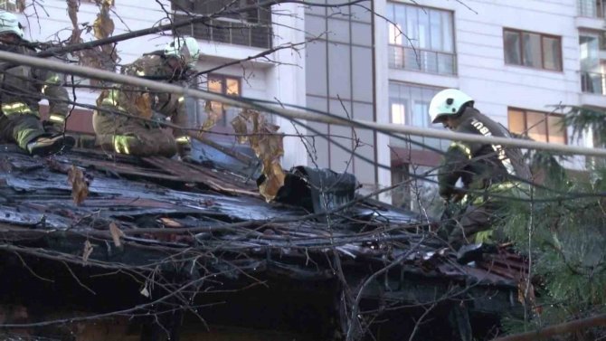 Kadıköy’de Atıl Durumdaki Eski Polis Merkezinde Yangın