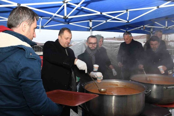 Başkan Usta Mesaiye Pazarda Başlıyor