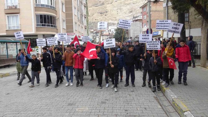 Karaman’ın Ermenek İlçesinde, İ̇sveç Ve Danimarka’da Kur’an-ı Kerim Yakılmasını Protesto Yürüyüşü