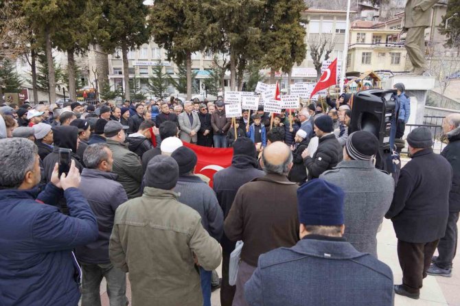 Karaman’ın Ermenek İlçesinde, İ̇sveç Ve Danimarka’da Kur’an-ı Kerim Yakılmasını Protesto Yürüyüşü