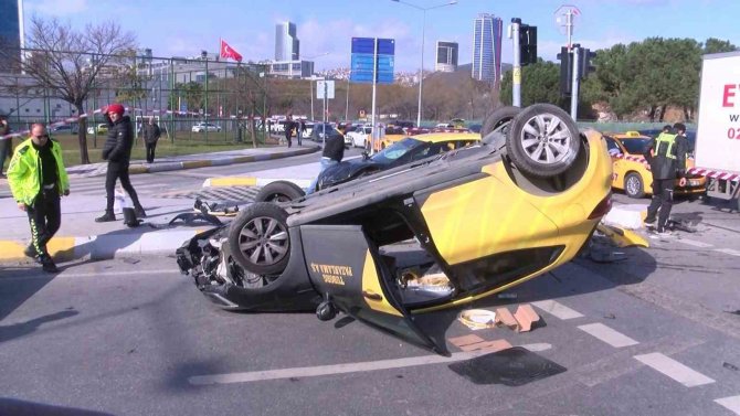 Kartal’da 3 Aracın Karıştığı Zincirleme Kazada 1 Sürücü Yaralı