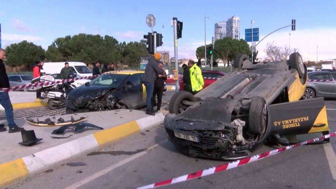 Kartal’da 3 Aracın Karıştığı Zincirleme Kazada 1 Sürücü Yaralı