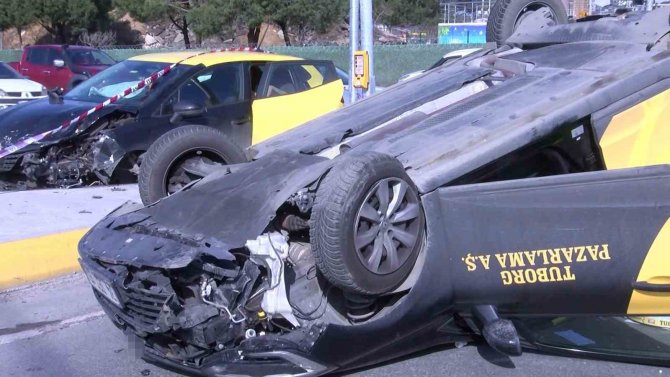 Kartal’da 3 Aracın Karıştığı Zincirleme Kazada 1 Sürücü Yaralı