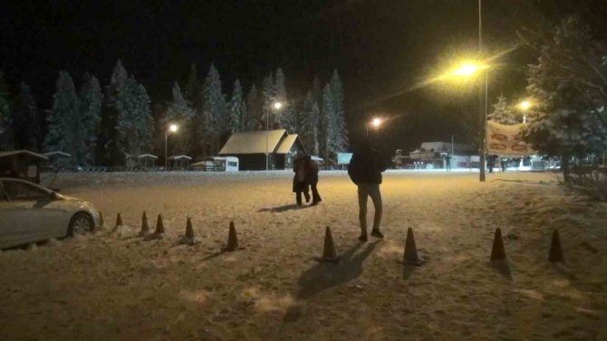 Yağan Karı Fırsat Bilenler Soluğu Ilgaz Dağı’nda Aldı