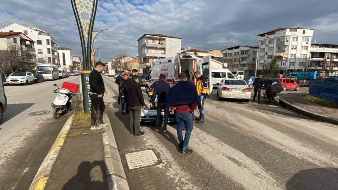 Motosikletten Düşen Kurye Yaralandı