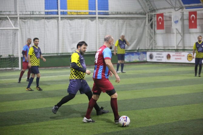 Kozlarını Futbol Turnuvasında Paylaşıyorlar