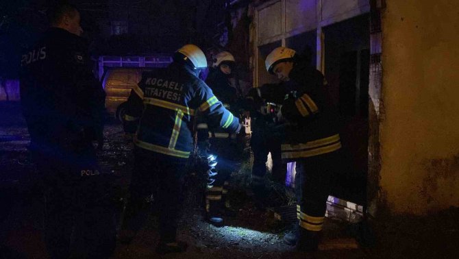 Evde Çıkan Yangın Paniğe Sebep Oldu