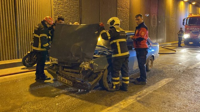 Takip Mesafesini Korumamanın Sonu Kötü Bitti: 4 Araç Zincirleme Kazaya Karıştı