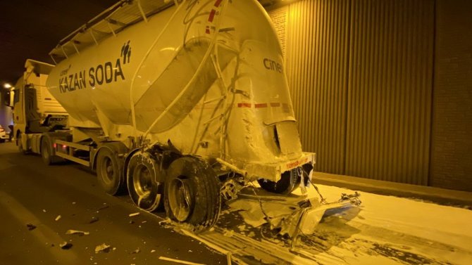 Takip Mesafesini Korumamanın Sonu Kötü Bitti: 4 Araç Zincirleme Kazaya Karıştı