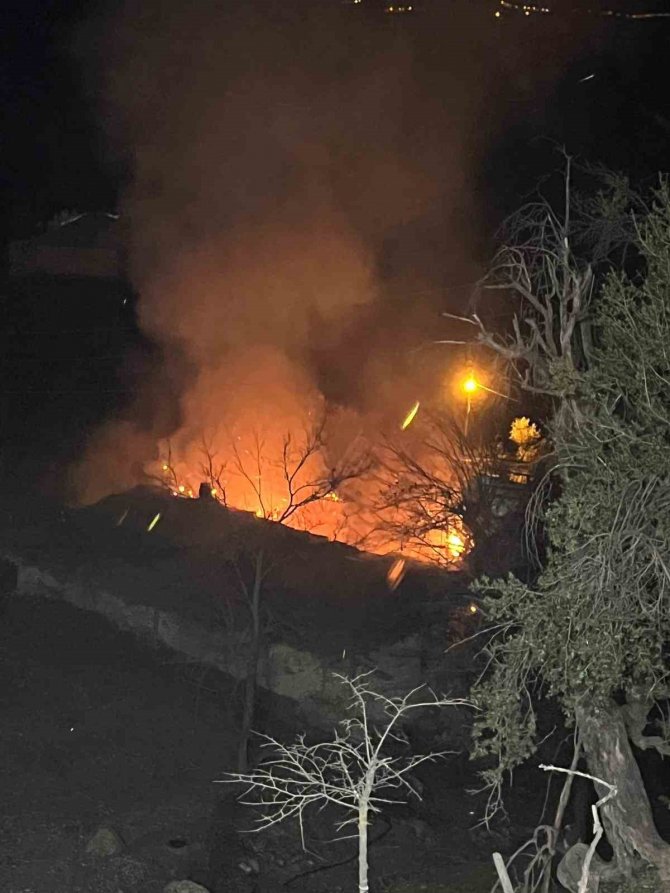Adana’da Ev Yangınında Yaşlı Adam Hayatını Kaybetti