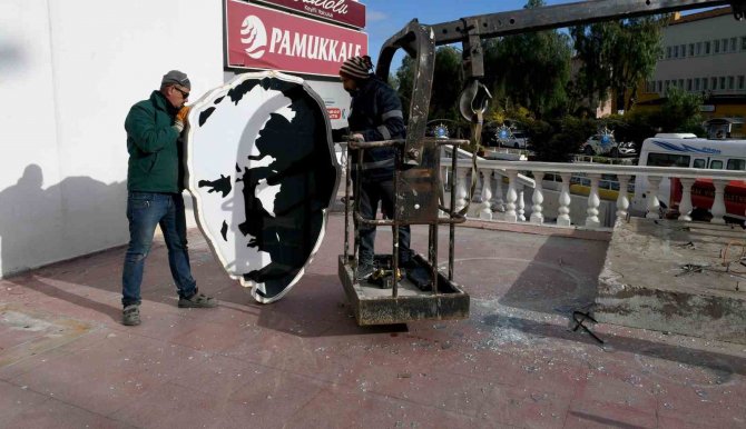 Kuşadası Belediyesi’nden Türk Bayrağı Ve Atatürk Hassasiyeti