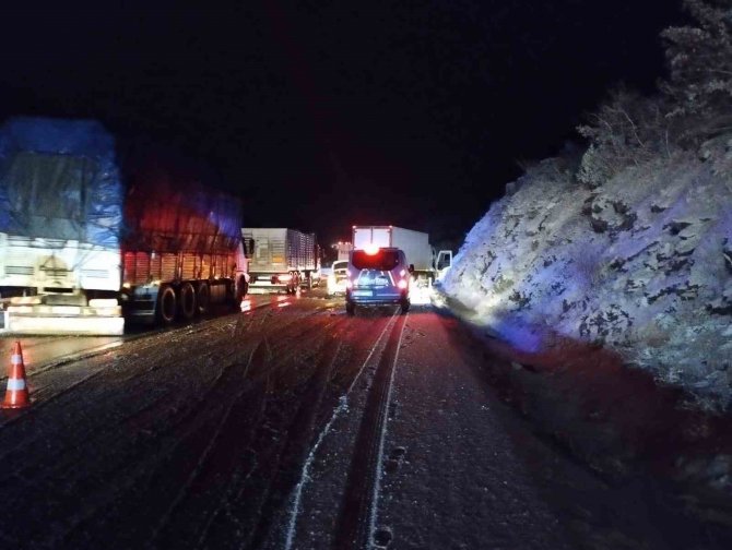 Kütahya’da Zincirleme Trafik Kazası: 1 Yaralı