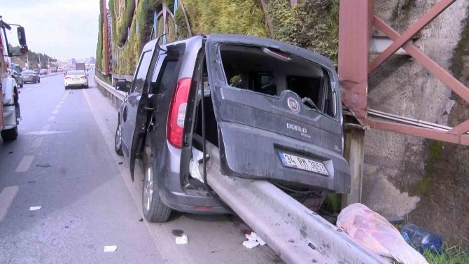 Maltepe’de Bariyerler Kaza Yapan Aracın Önünden Girip Arkasından Çıktı