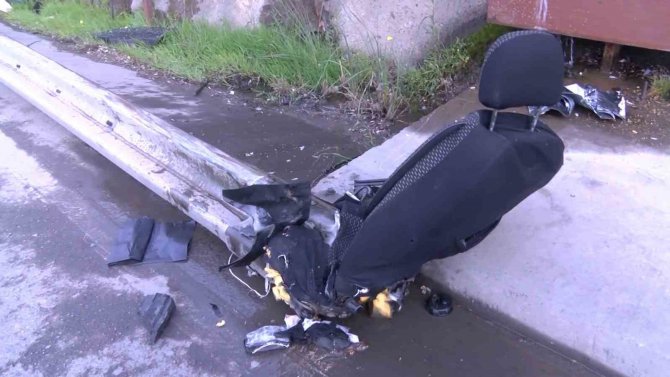 Maltepe’de Bariyerler Kaza Yapan Aracın Önünden Girip Arkasından Çıktı