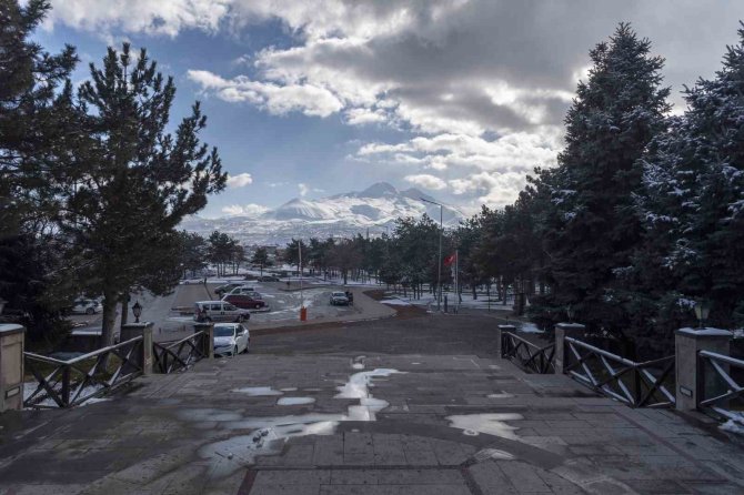 Büyükşehir, 5,5 Saatte 236 Mahalle Yolunu Ulaşıma Açtı, Kapalı Yol Bırakmadı