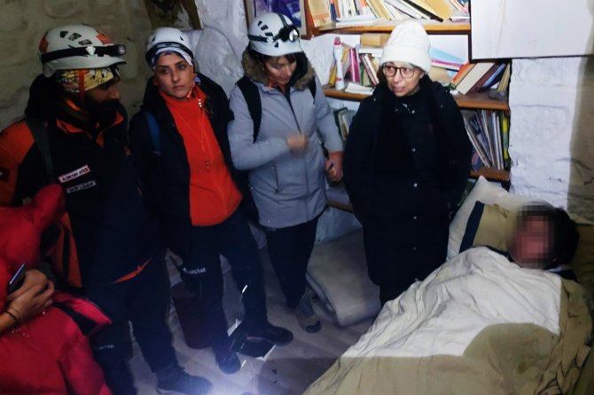 Kayıp Genç Alarma Geçirdiği Ekipler Tarafından Kilisede Uyurken Bulundu