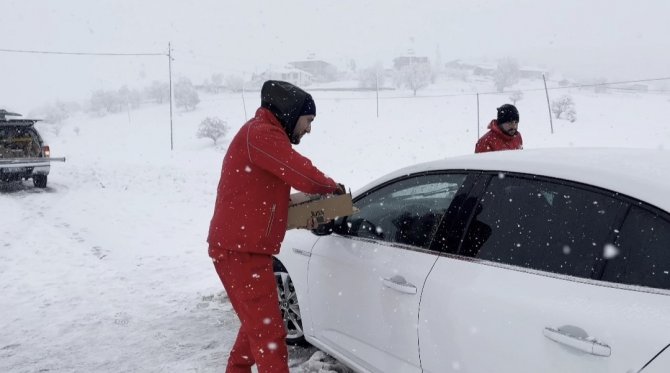 Yolda Kalan Sürücülere Kızılay Ekipleri Yetişti