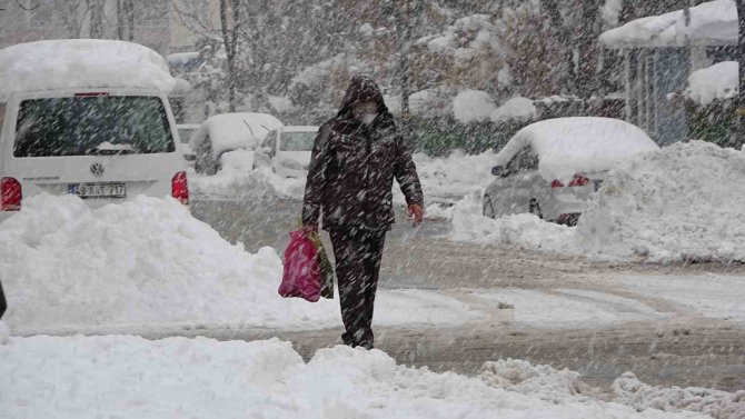 Muş’ta 297 Köy Yolu Ulaşıma Kapandı