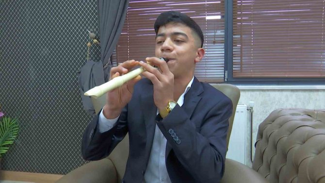 Flütü Klarnete Çeviren Emirhan, Yeteneğiyle Göz Dolduruyor