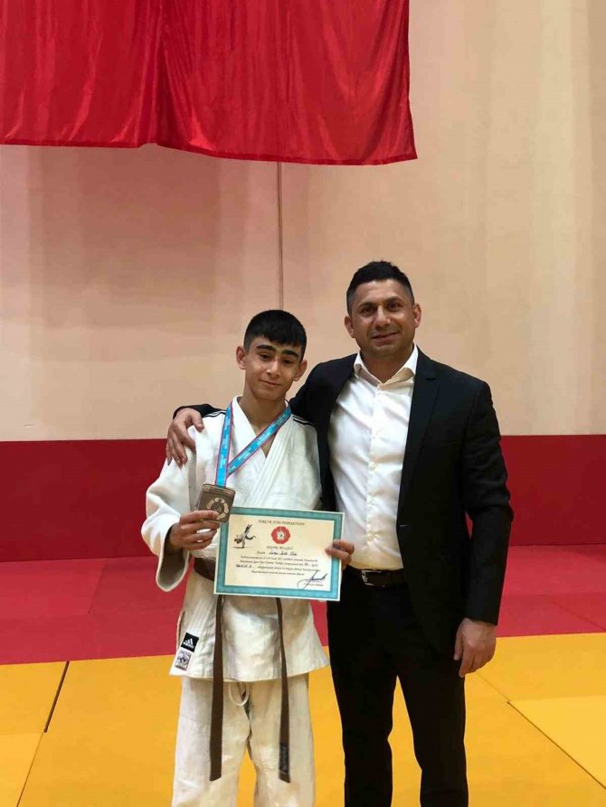 Sivaslı Judocular Osmaniye’de Sivas Rüzgarı Estirdi