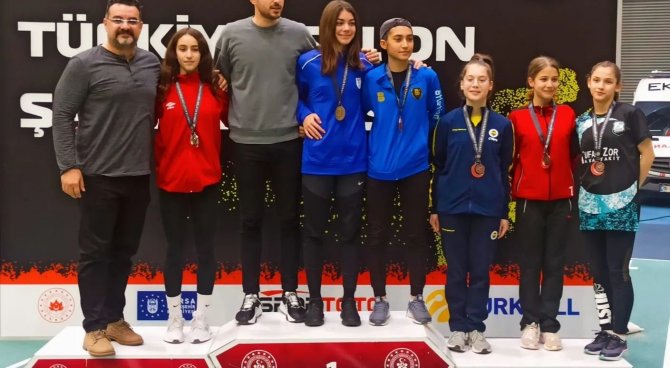 Aydınlı Öykü, Bir Saniye Farkla Türkiye İkincisi Oldu