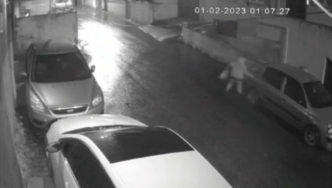 Ataşehir’de Şahısları Sokak Ortasında Otomobili Çizip Yazılar Yazdı