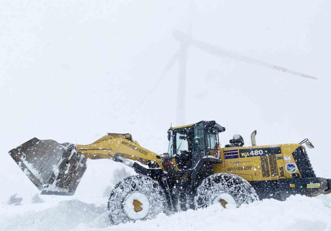Sakarya’da Kardan Kapanan 6 Grup Yolu Ulaşıma Açıldı