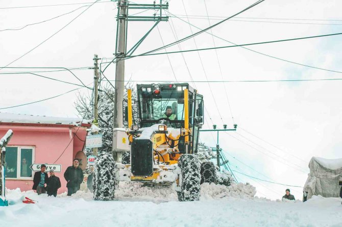 Sakarya’da Kardan Kapanan 6 Grup Yolu Ulaşıma Açıldı