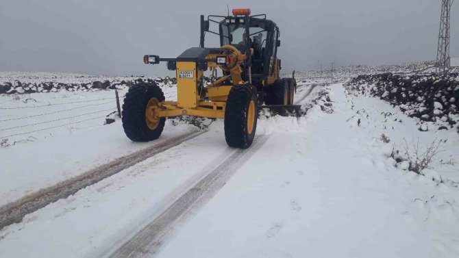 Şanlıurfa’da Karla Mücadele Devam Ediyor