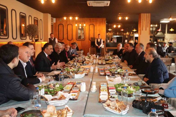 Siirt Valisi Hacıbektaşoğlu, Basın Mensuplarıyla Bir Araya Geldi