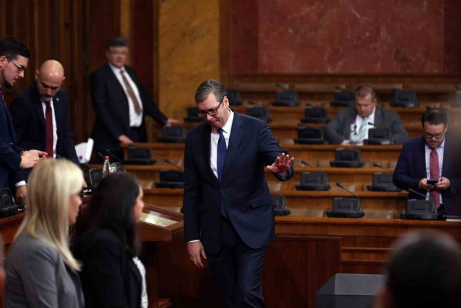 Sırbistan Parlamentosunda Olaylı Kosova Oturumu