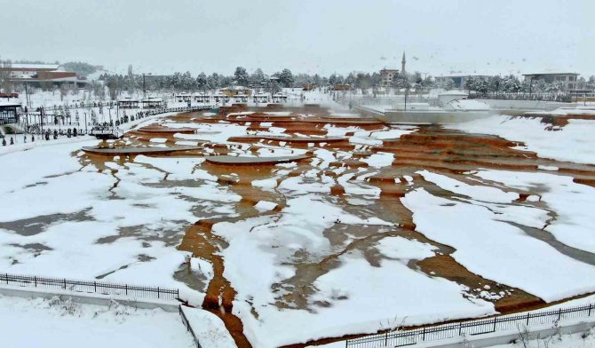 Atınkale Travertenleri Kar Manzarasıyla Büyüledi