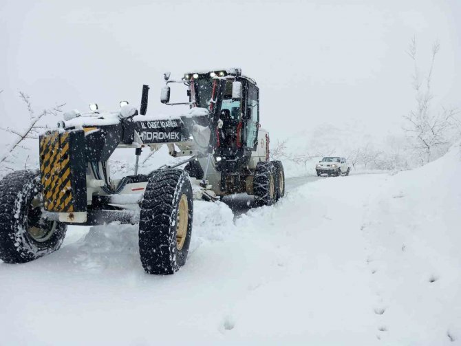 Arıcak İlçesinde Kar Kalınlığı 20 Santimetreyi Geçti