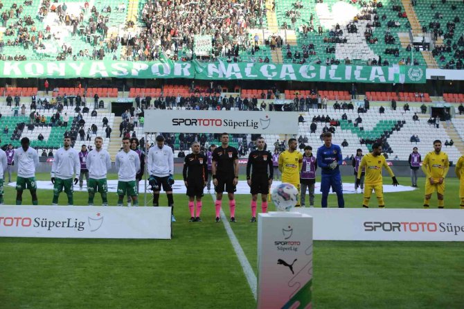 Spor Toto Süper Lig: Konyaspor: 0 - İ̇stanbulspor: 0 (Maç Devam Ediyor)