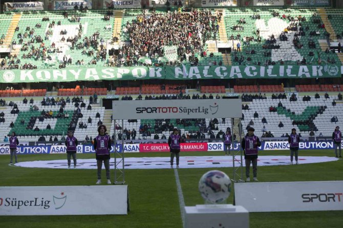 Spor Toto Süper Lig: Konyaspor: 0 - İ̇stanbulspor: 0 (Maç Devam Ediyor)