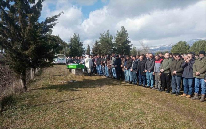 Kazada Ölen Genç Muavin Toprağa Verildi