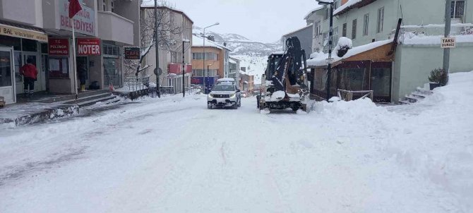 Tunceli’de Yoğun Kar Yağışı Hayatı Olumsuz Etkiliyor