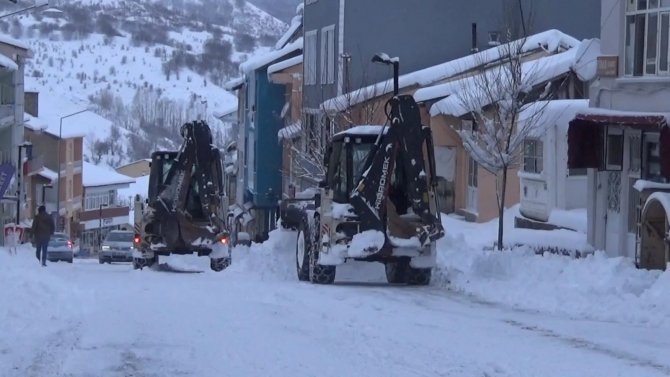 Tunceli’de Yoğun Kar Yağışı Hayatı Olumsuz Etkiliyor