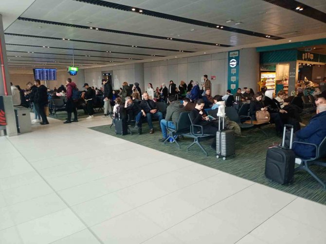 İ̇ki Gündür Uçmayı Bekleyen Sivaslılardan Thy’ye Tepki