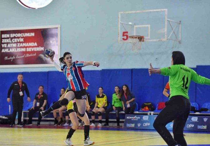 Mavi Kelebekler Adasokağı’nı Ağırlayacak