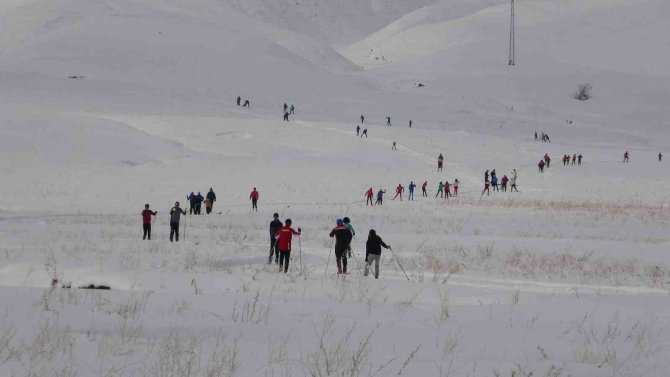 Kar Yağdı, Asfalttan Piste Döndüler