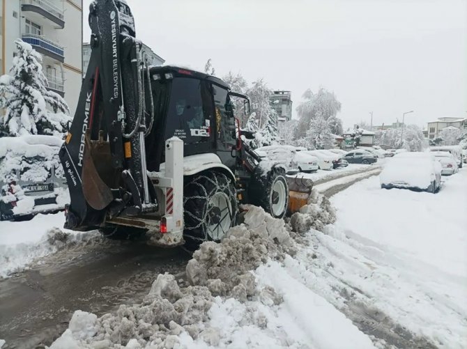 Başkan Çınar, Karla Mücadeleyi Yakından Takip Etti